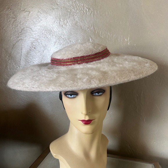 SUPERB 1950\'s IVORY FURRY FELT CART WHEEL HAT + RED/GOLD BAND main image 4